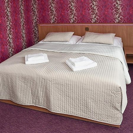 Hotel Sonata Храдец над Моравици Екстериор снимка