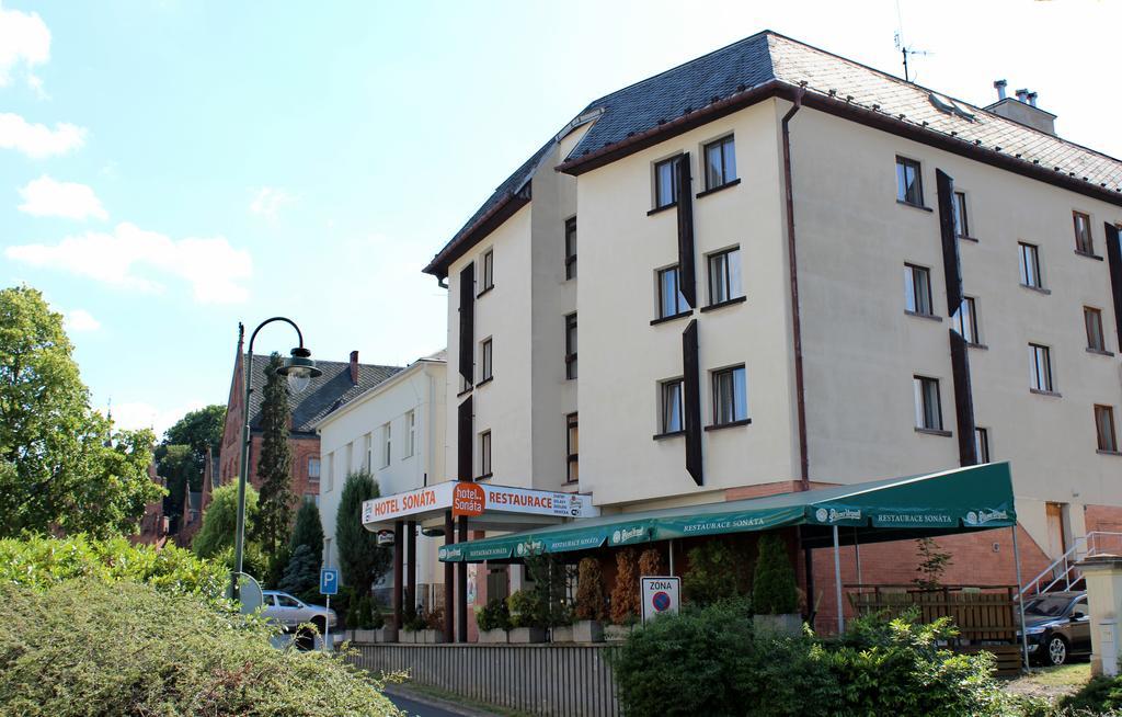 Hotel Sonata Храдец над Моравици Екстериор снимка