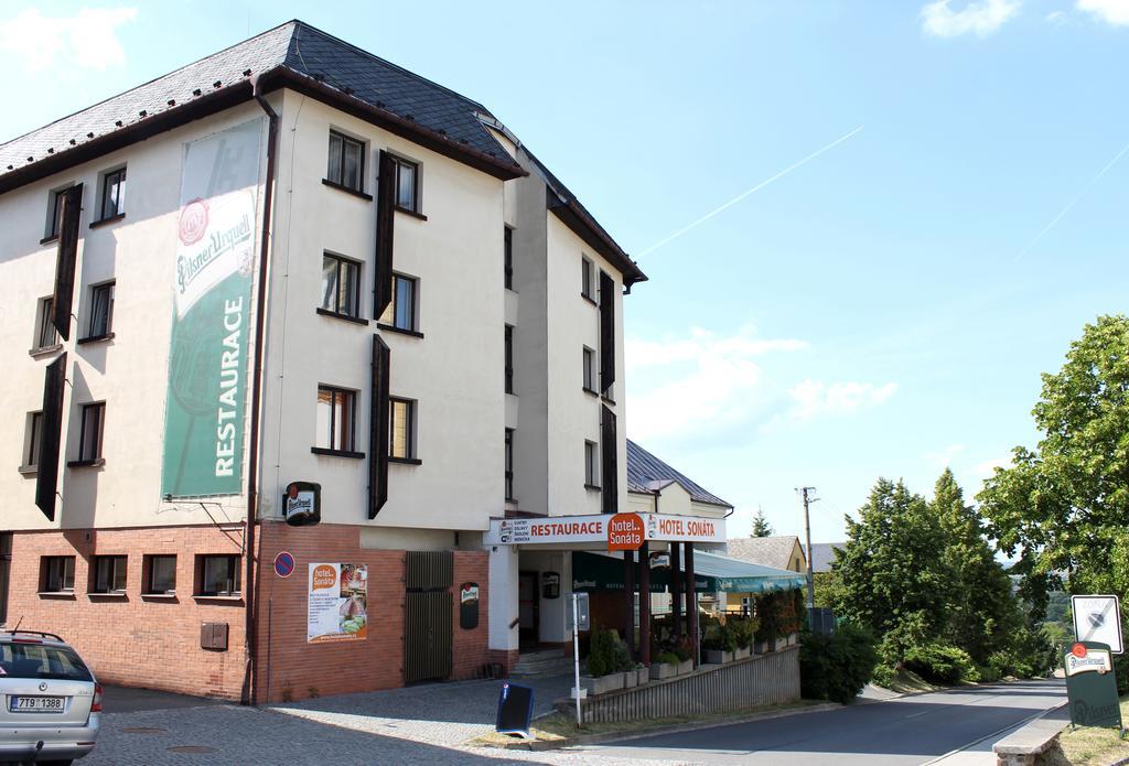 Hotel Sonata Храдец над Моравици Екстериор снимка