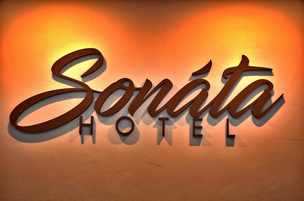 Hotel Sonata Храдец над Моравици Екстериор снимка